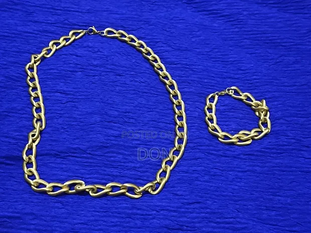 Gold Tone Curb Link Necklace with Bracelet - 1
