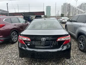 2014 Toyota Camry SE Sedan