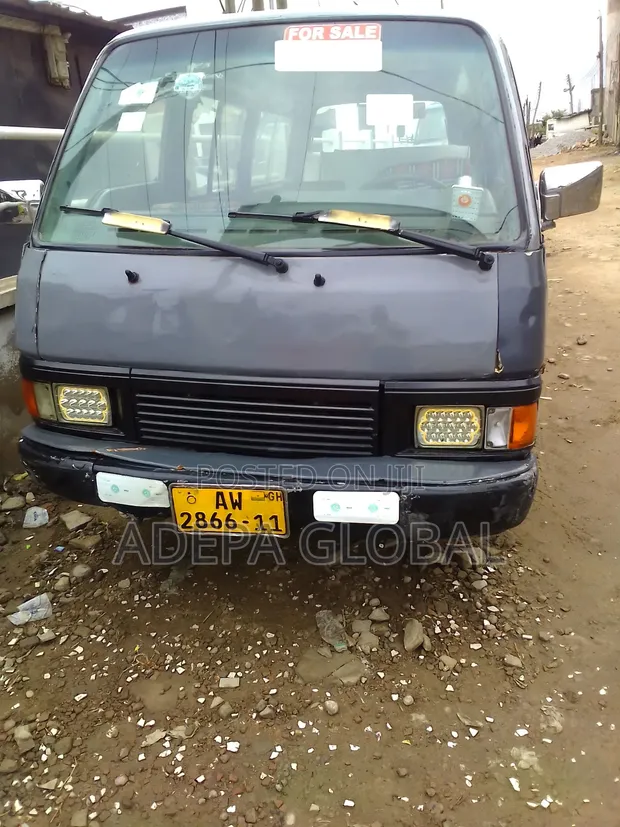 Nissan Caravan (Urvan) 2011 Grey - 1