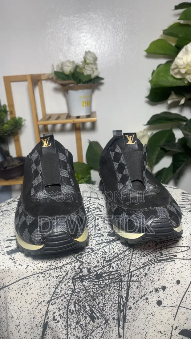 Louis Vuitton Checkered Sneakers - Size 43 - 1