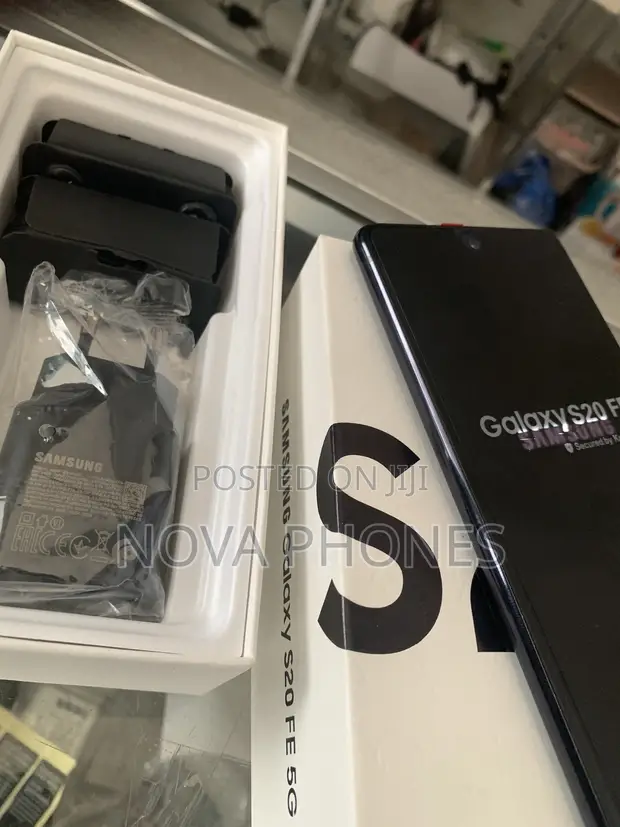 New Samsung Galaxy S20 FE 128GB Black - 1