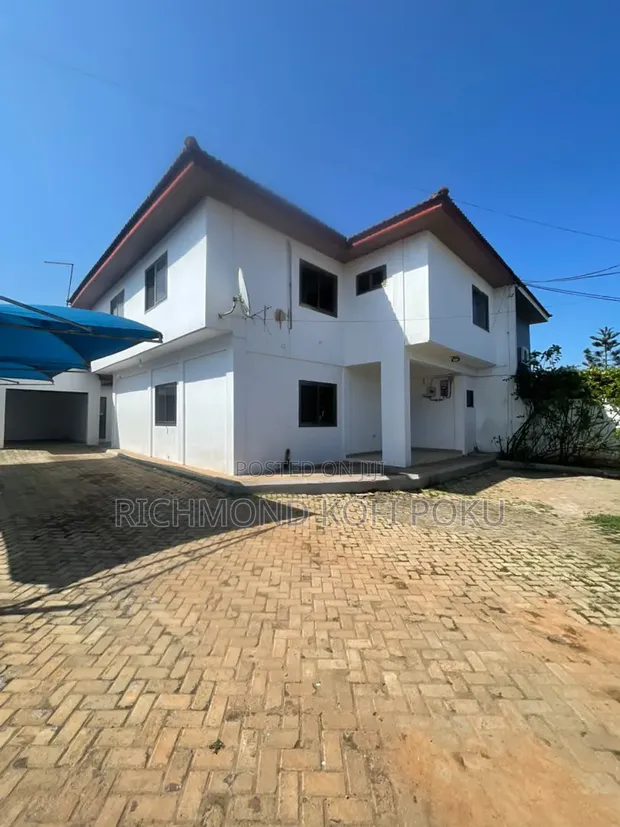 4 Bedroom Apartment for Rent in Sakumono - 1