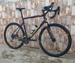 Gravel Road Bike with 9-Speed and Hydraulic Brakes