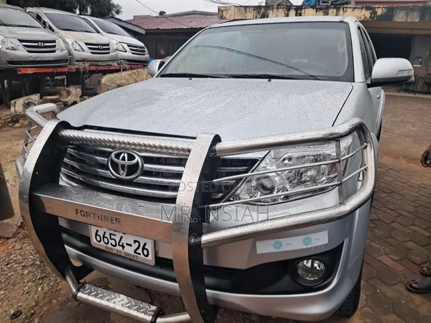 Toyota Fortuner 2012 Silver - 1