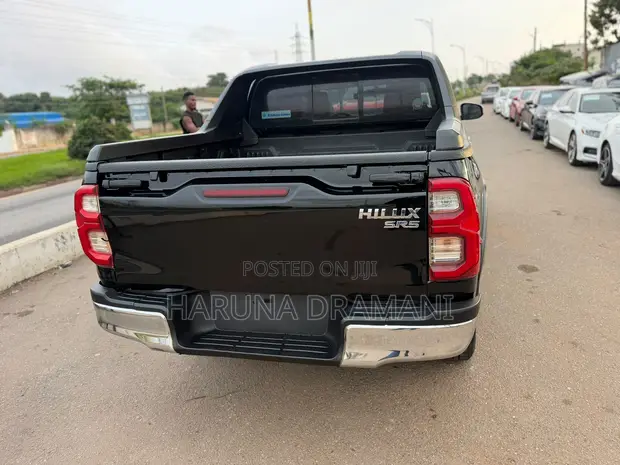 Toyota Hilux 2023 Black - 1