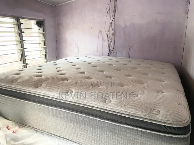 Beautyrest HD Plush King Mattress (15-inch) - 1