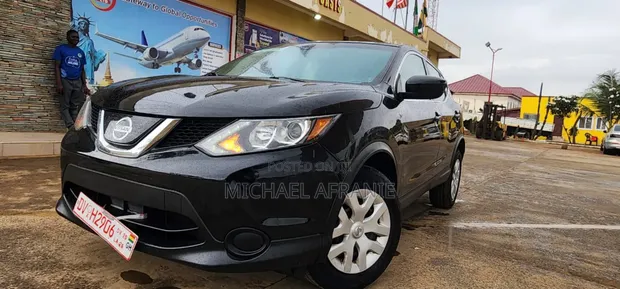 2019 Nissan Rogue S FWD Black - 1