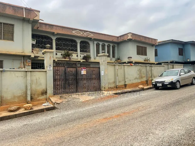 12-Bedroom House for Sale in Kumasi Metropolitan - 1