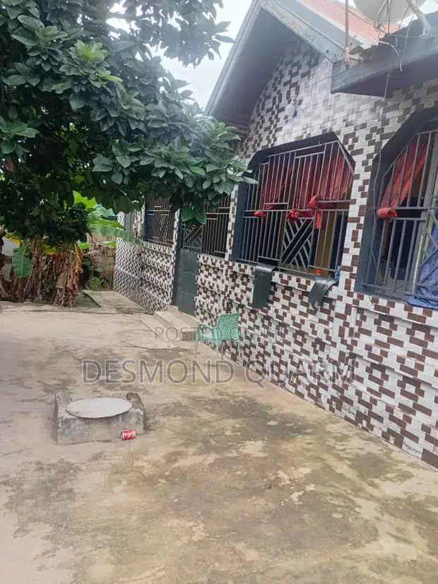 Furnished 5-Bedroom House for Sale in Kwabre - 1