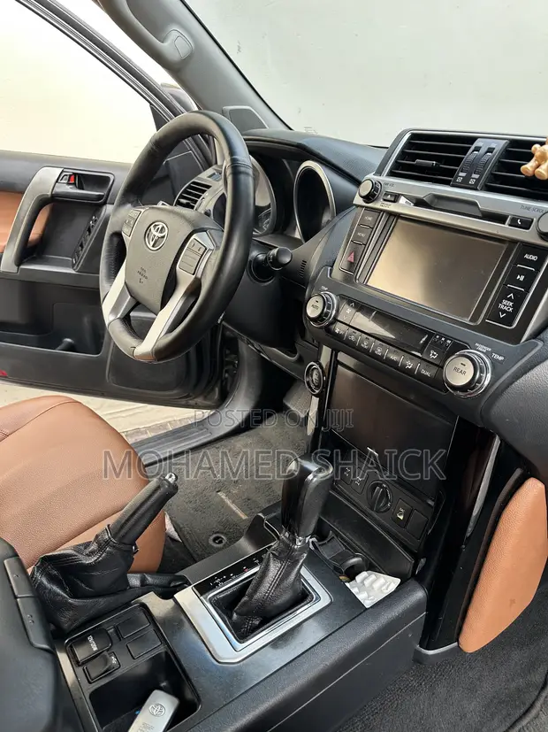 Toyota Land Cruiser Prado 2017 Gray - 1