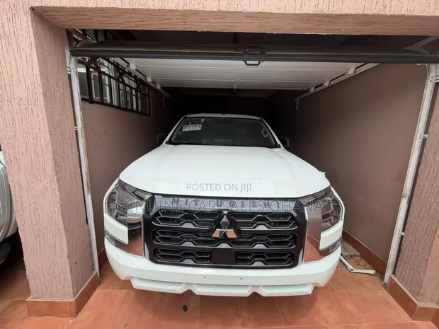 New Mitsubishi L200 2025 White - 1