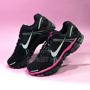 Nike Vomero 5 Sneakers