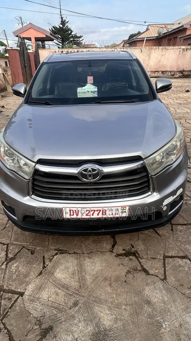 2015 Toyota Highlander XLE AWD SUV - 1