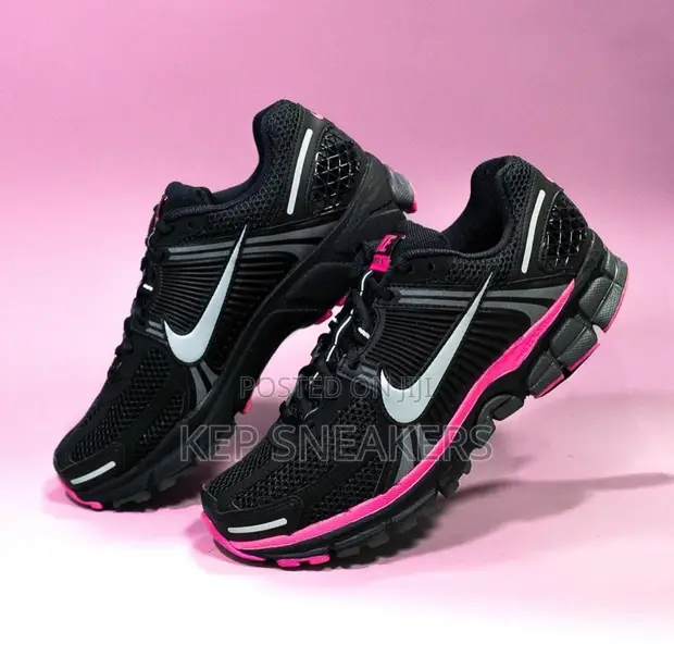 Nike Zoom Vomero 5 "Black/Pink Blast" - 1