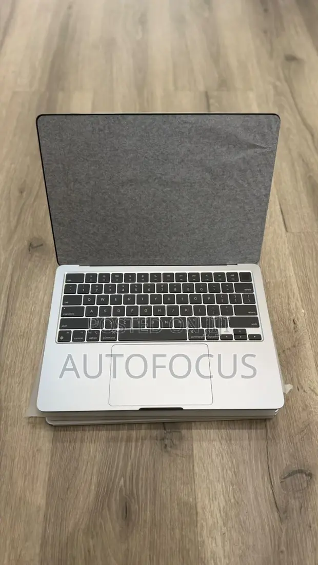 Apple MacBook Air 2024 M3 16GB RAM 256GB SSD - 1