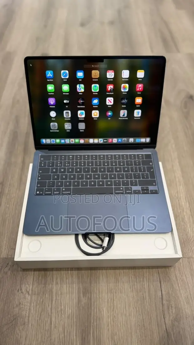 Apple MacBook Air 2025 M4 16GB RAM 256GB SSD - 1