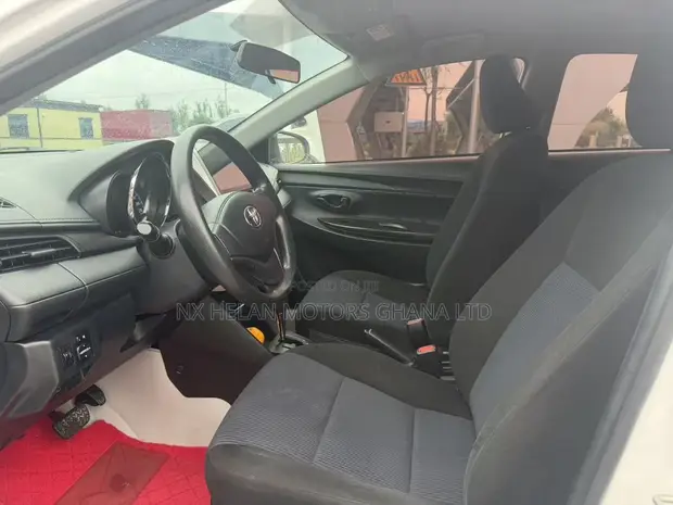 2017 Toyota Yaris L Hatchback 5dr White - 1