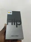 New Samsung Galaxy Z Flip4 256GB Black - 2