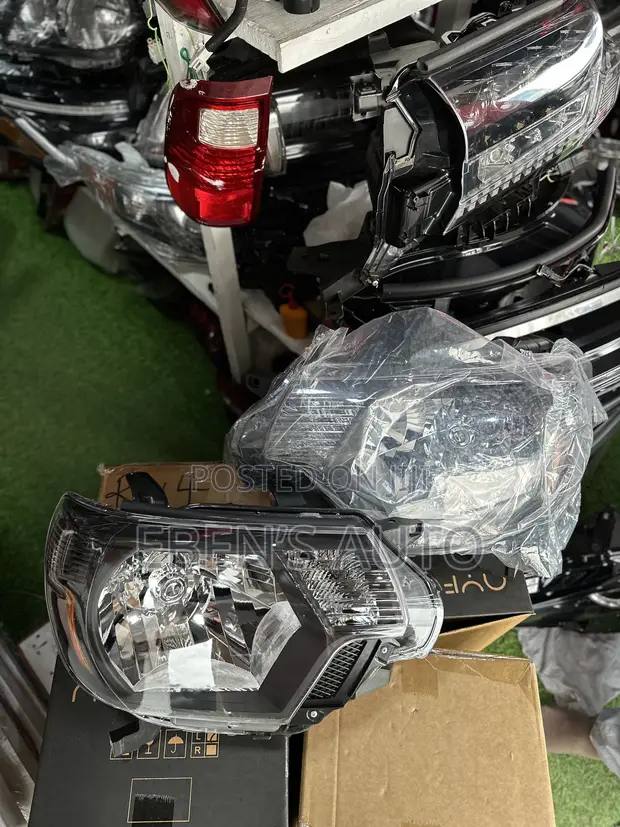 Toyota Tacoma 2012-2015 Headlights - 1