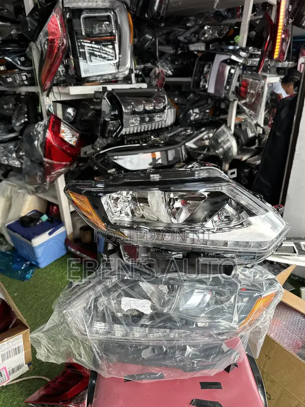 Nissan Rogue 2016 Headlights (Set) - 1