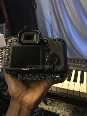 Canon 7D DSLR Camera