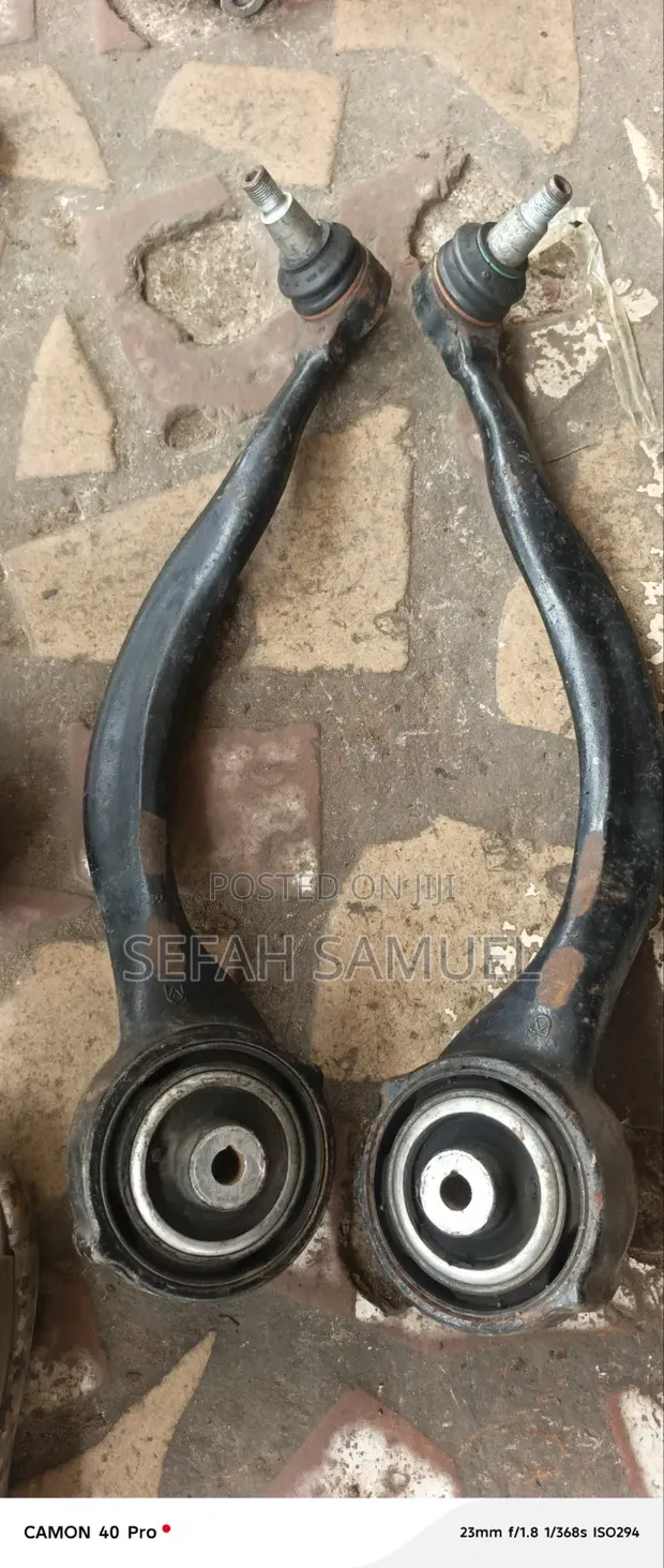 Range Rover Sport/Velar Front Lower Arms (Used) - 1