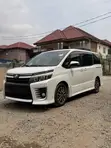 Toyota Voxy ZS Kirameki 8-Seater 2015 White - 5