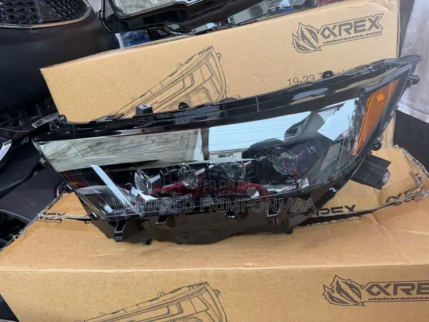 Toyota RAV4 Headlight (2022-2024) - 1