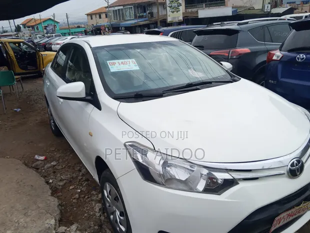 Toyota Yaris 2016 White - 1