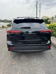 Toyota Highlander 2022 Black - 3