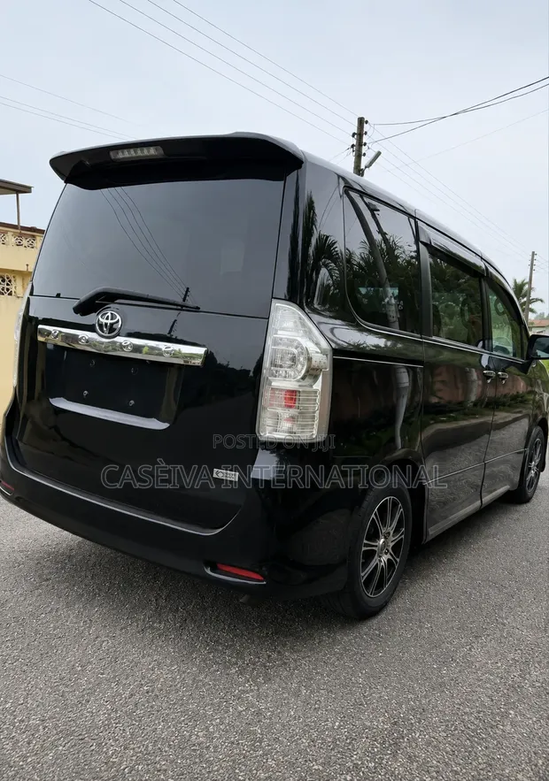 Toyota Voxy 2012 Black - 1