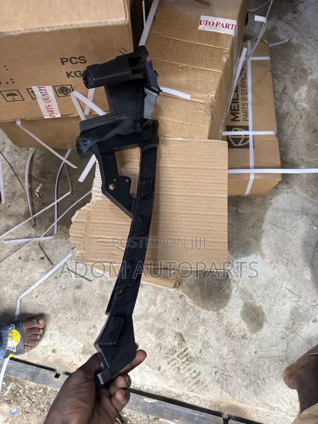 Honda CR-V Headlight Seat (2013-2016) - 1