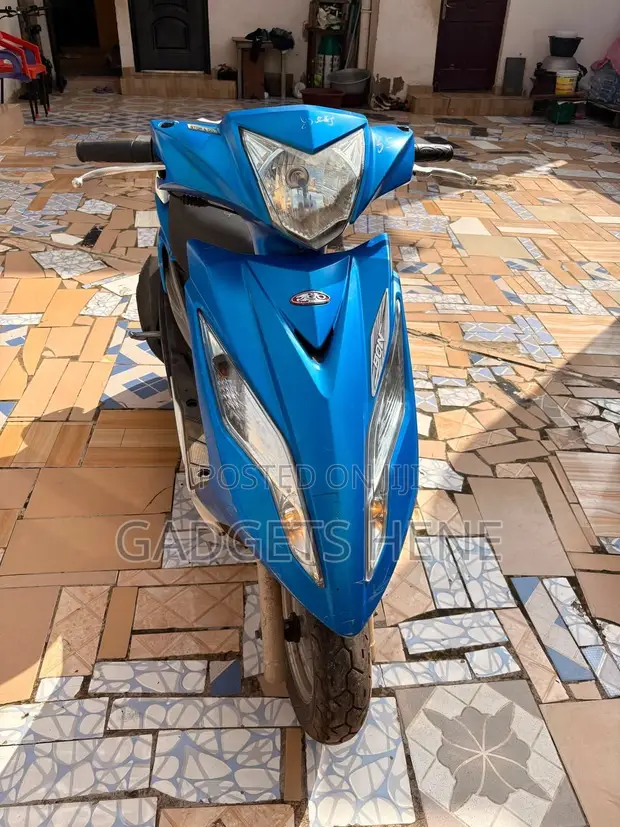 Piaggio Scooter 2018 - Blue - 1
