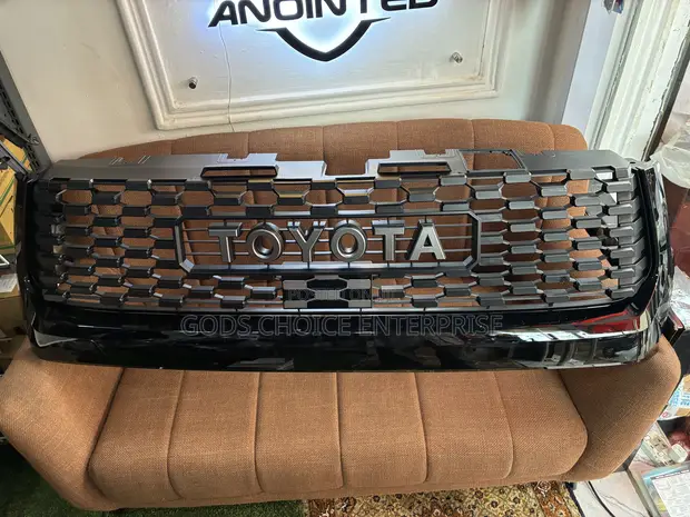 Toyota Tundra Front Grill (2014-2020) - 1