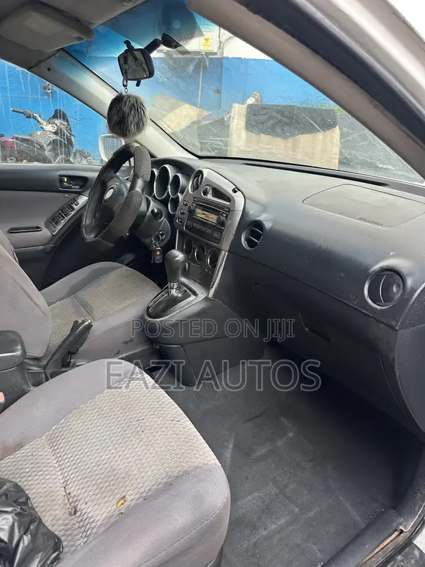 Toyota Matrix 2006 White - 1