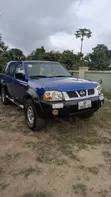 Nissan Hardbody 2013 Blue - 2