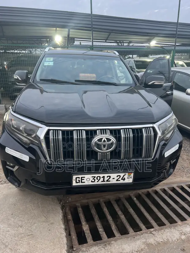 Toyota Land Cruiser Prado 2016 Black - 1