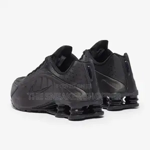 Nike Shox R4 "Triple Black" Sneakers