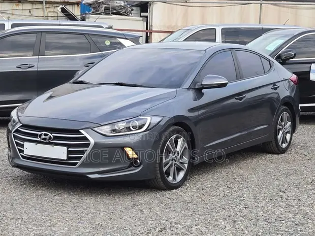 Hyundai Avante AD 2018 - 1