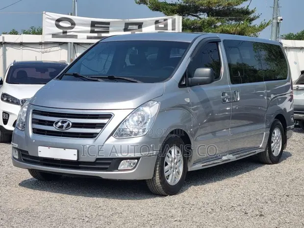 Hyundai Grand Starex 2018 Grey - 1