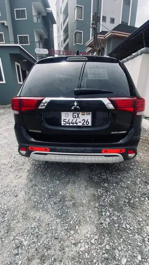 2019 Mitsubishi Outlander 7-Seater for Rent