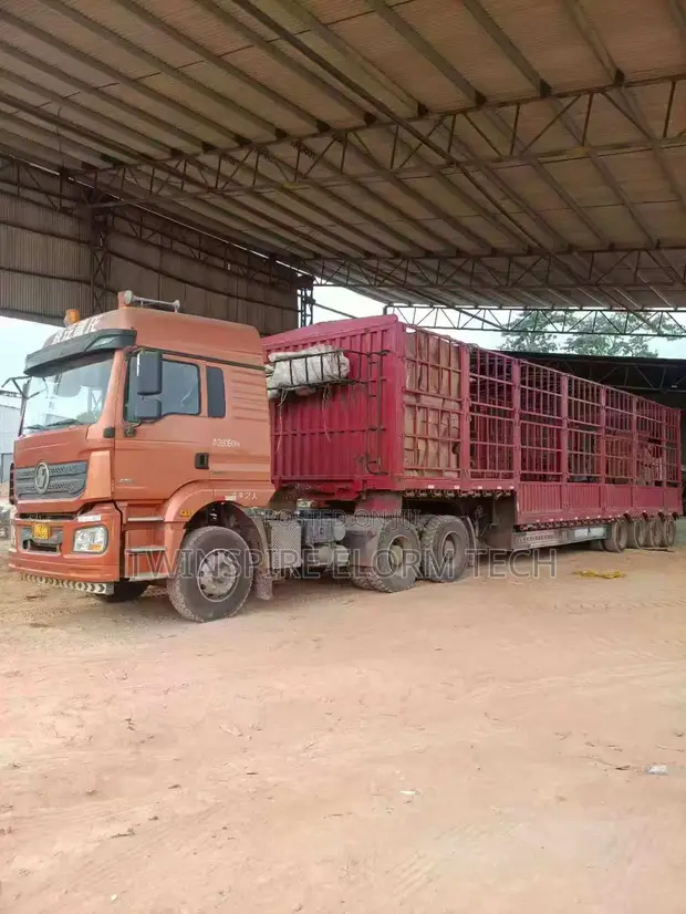 Heavy-Duty Truck Transport for Excavators & Heavy Equipment - 1