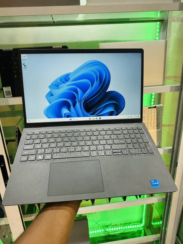 Dell Laptop 8GB RAM Intel Core i5 512GB SSD - 1