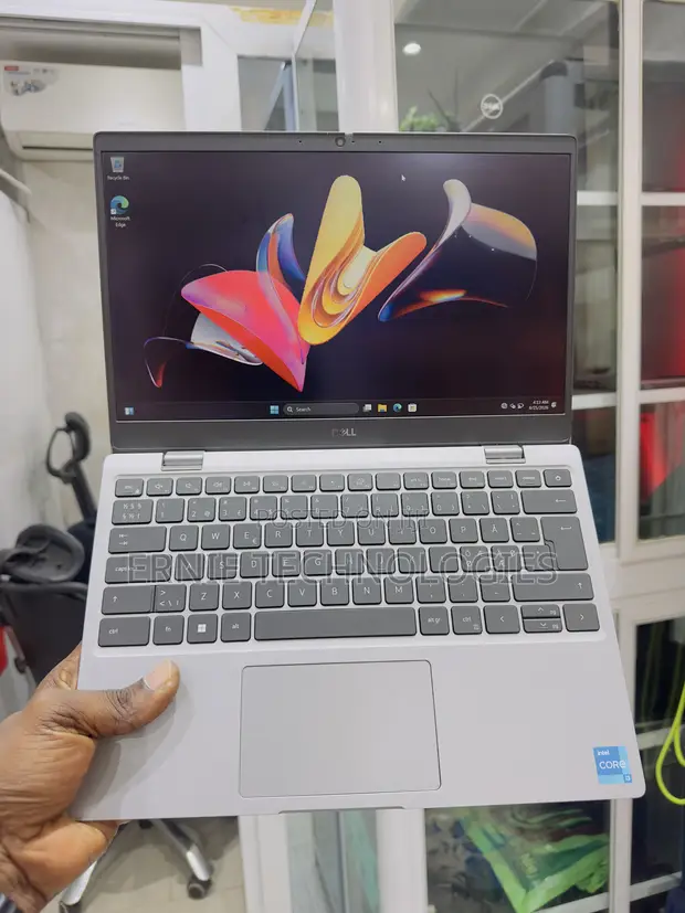 Dell Latitude 3330 Laptop - Core i3, 8GB RAM, 256GB SSD - 1