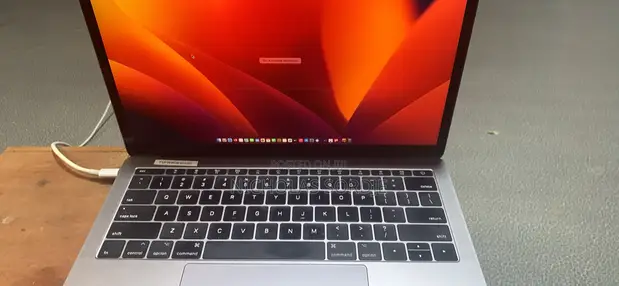 Apple MacBook Pro 2017 13" 8GB RAM 256GB SSD - 1