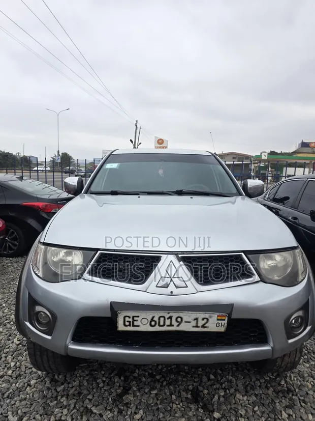 Mitsubishi L200 2012 Silver - 1