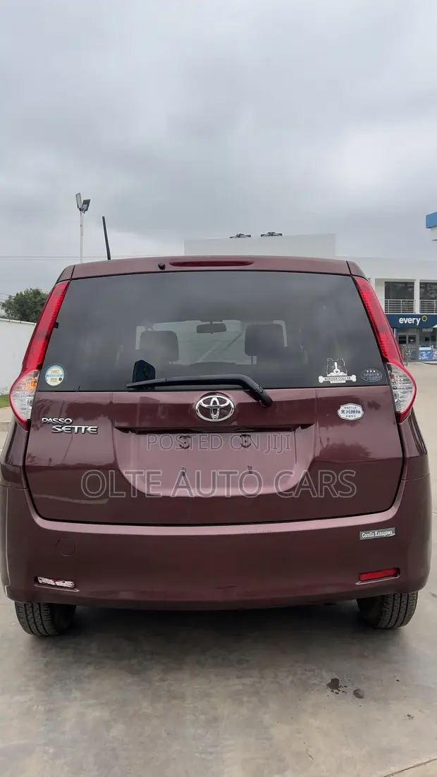 Toyota Passo Sette 1.5 FWD 2010 Brown - 1