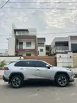 Toyota RAV4 LE 2022 Silver - 3