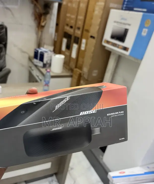 Bose SoundLink Flex Wireless Speaker (7.5W) - 1