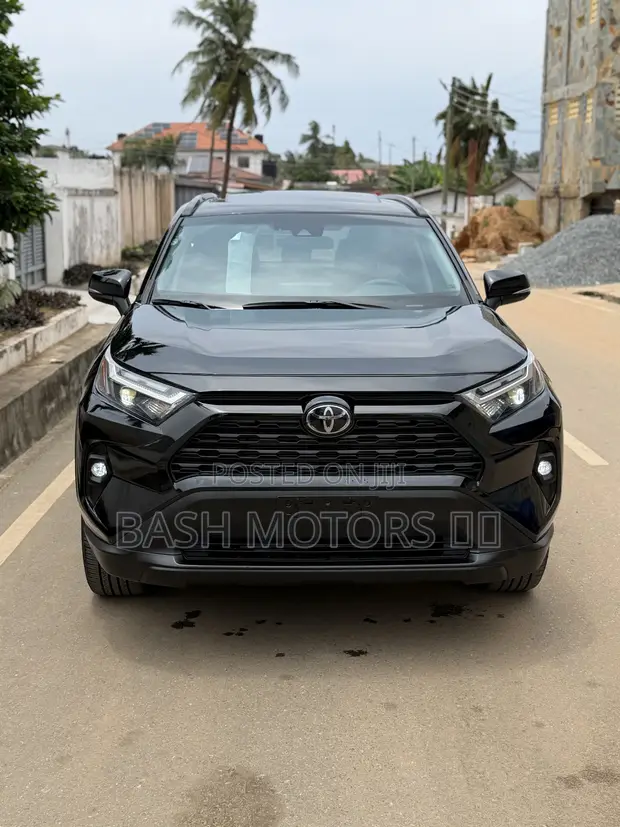 Toyota RAV4 XLE AWD 2024 Black - 1